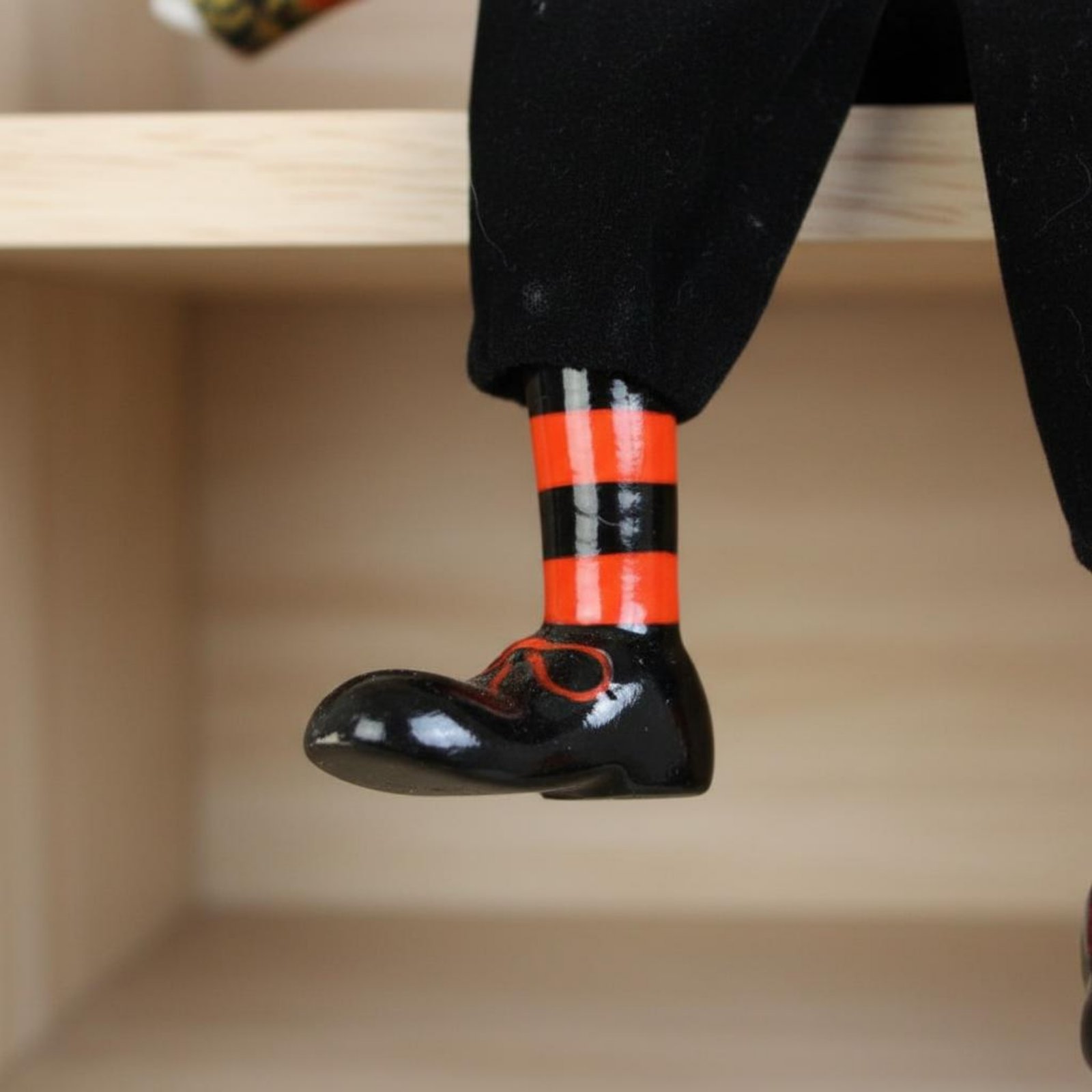 Vintage Collectible Clowns - ตุ๊กตาตัวตลกขาอ่อนนุ่ม ของสะสม ตุ๊กตาตัวตลกพอร์ซเลน ตุ๊กตาตัวตลกนั่ง ของตกแต่งบ้านสไตล์วินเทจ สำหรับตกแต่งชั้นวาง