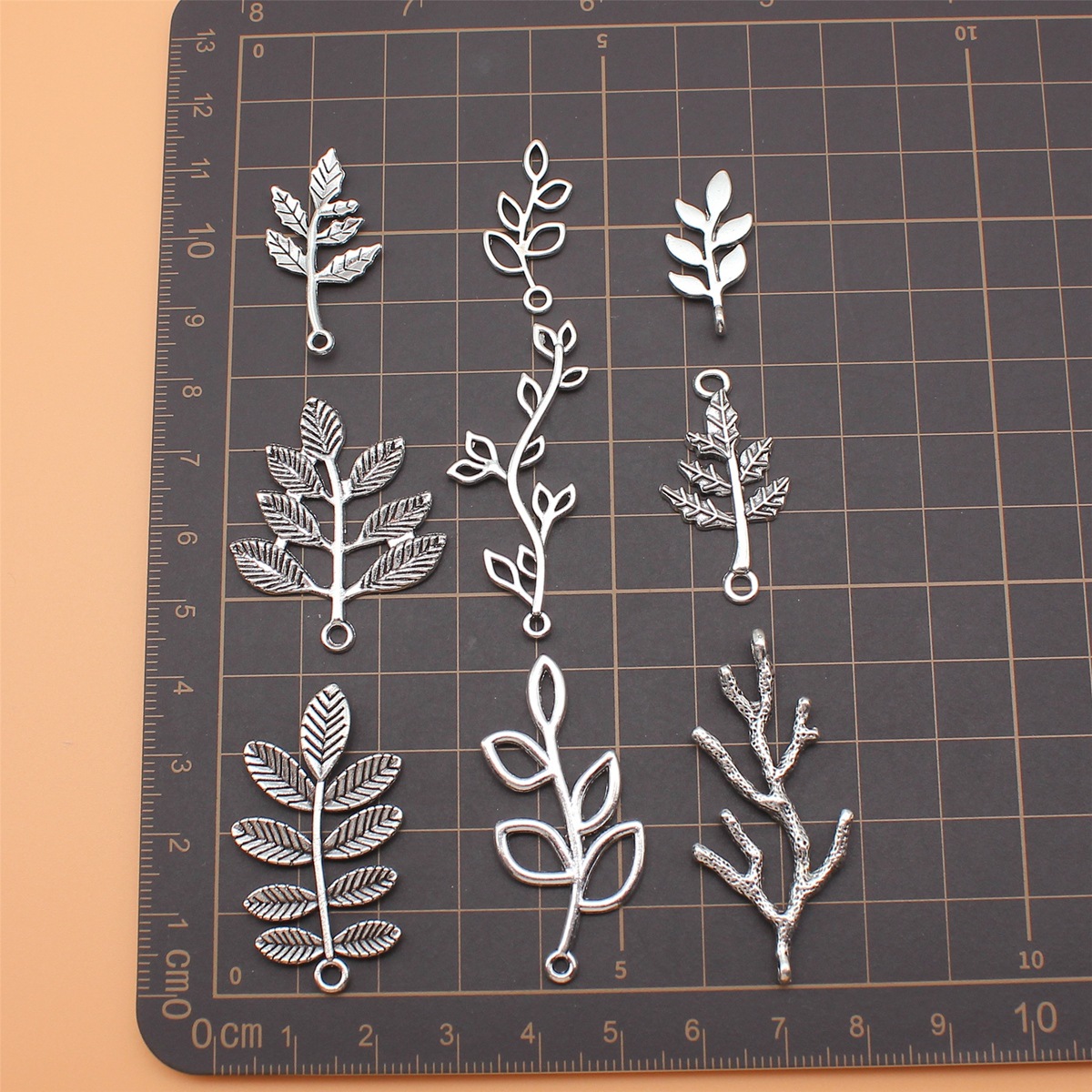 คอลเลกชัน Charms สาขาสีเงินโบร - Vintage Collectible Jewelry บทวิจารณ์และราคา