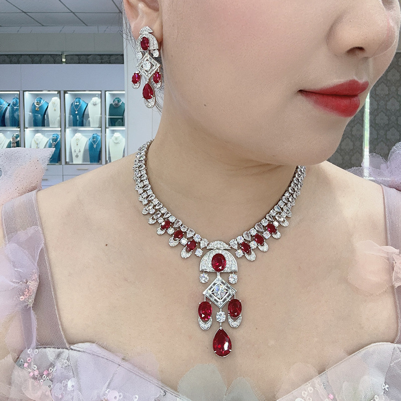 ดีไซเนอร์คอลเลกชันสไตล์สร้อยคอ - Vintage Collectible Jewelry บทวิจารณ์และราคา